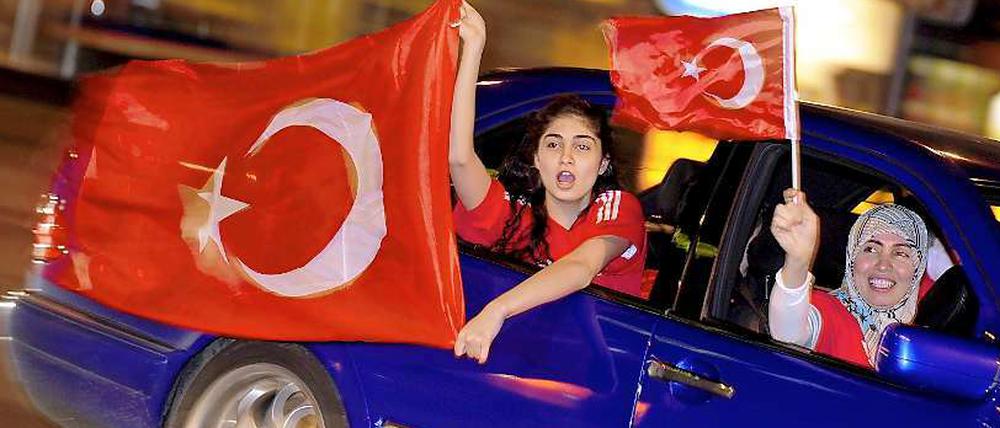 Die Türken sind ganz wild auf Autos.