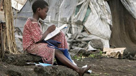 Besonders betroffen sind die Mädchen, die auf der Flucht sind wie dieses Kind im Kongo.