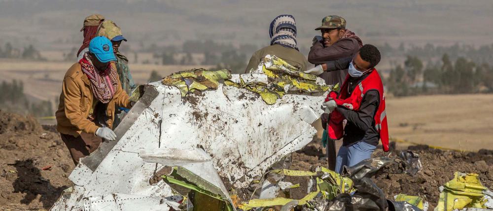 Trümmer der Unglücksmaschine nach dem Absturz in Äthiopien 