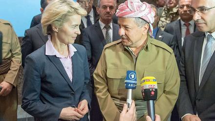 Verteidigungsministerin Ursula von der Leyen (CDU) traf am Sonntag in Erbil Masud Barzani, den Präsidenten der Autonomen Region Kurdistan.