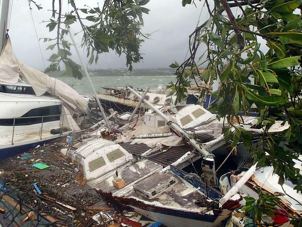 Der Zyklon "Pam" hat auch diese Boote getroffen und vollkommen zerstört. 