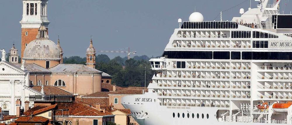 Die Kreuzfahrtschiffe in Venedig sind der Höhepunkt einer Entwicklung, in der die Stadt dem Tourismus geopfert wird.