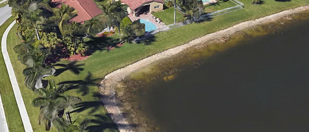 Satellitenaufnahme von Google Earth. Im Wasser das Auto des Vermissten.