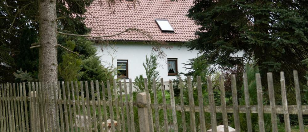  In dem Haus im Ortsteil Mittelbach wurden am späten Montagabend vier tote Menschen gefunden.