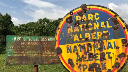 Einschusslöcher auf dem Schild des Albert-Nationalparks, des früheren Namen des Virunga-Nationalparks.