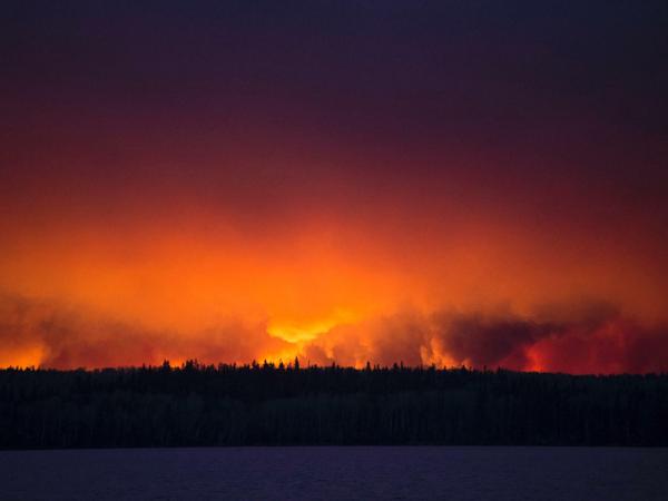Die Waldbrände in Kanada 48 Kilometer von Fort McMurray in Alberta. 