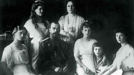 Zar Nikolaus II. im Jahr 1914 mit einem Teil seiner Familie.