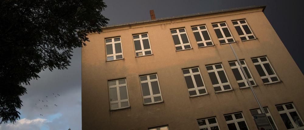 Die Gesamtschule in Euskirchen: Bei einer Prügelattacke ist ein zwölfjähriger Junge in Euskirchen möglicherweise von Mitschülern lebensgefährlich verletzt worden. 