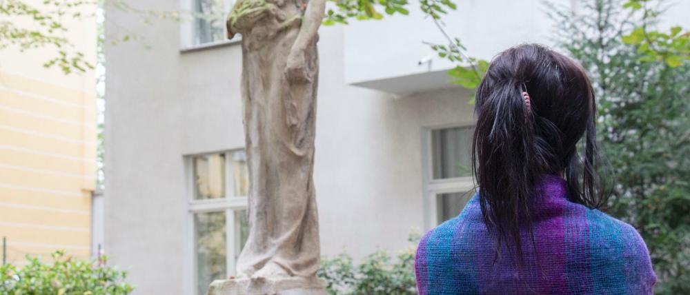 Frau sein. Für Dania aus dem Irak ist dies eine Frage der Identität und des Überlebens. Nun wohnt sie in Berlin. 