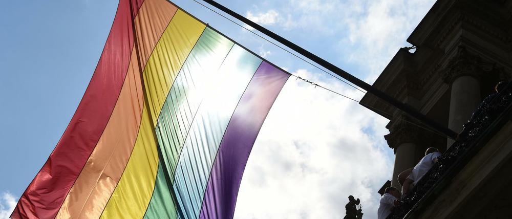 Die Regenbogenfahne des Christopher Street Day.