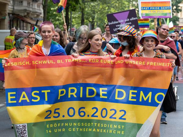 Bei der East Pride Demonstration in Berlin wird vor Allem gegen Homophobie in postsowjetischen Staaten demonstriert. 