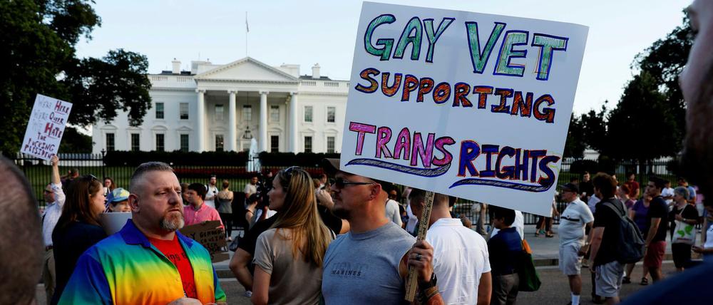 Demonstration vor dem Weißen Haus gegen Trumps Entscheidung zu einem Transgender-Verbot beim Militär (Archivaufnahme).