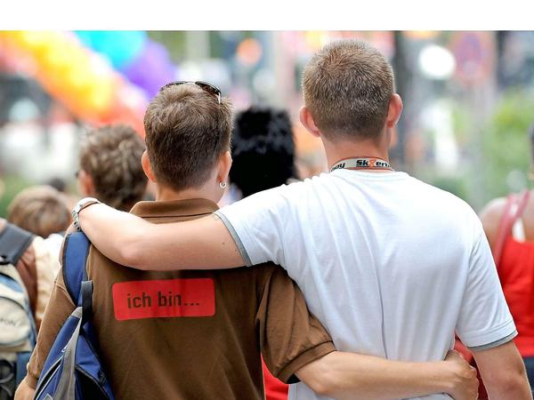 Die Akzeptanz von Schwulen und Lesben ist stark gestiegen. Doch das Streben nach Gleichstellung setzt sie gesellschaftlich auch unter Druck, sagt Elmar Kraushaar.