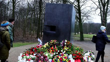 Das Denkmal für die im Nationalsozialismus verfolgten Homosexuellen im Berliner Tiergarten.