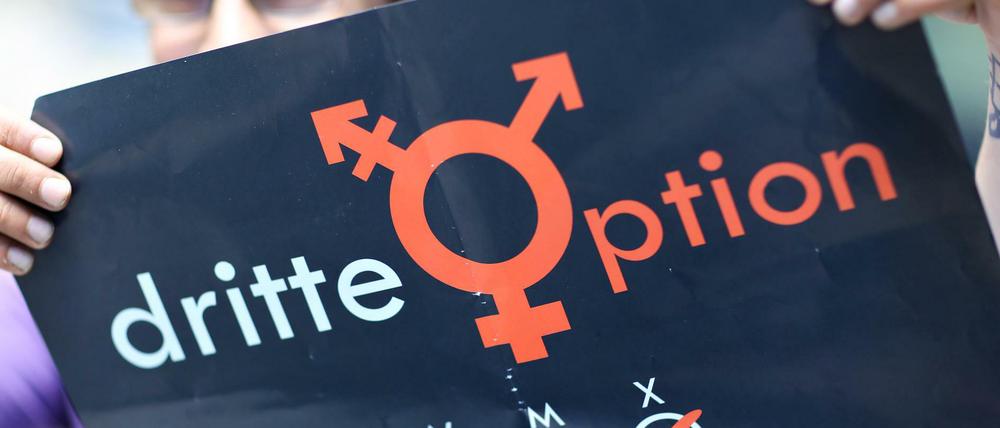 Im Dezember 2018 hat der Bundestag ein Gesetz zur dritten Geschlechtsoption beschlossen.
