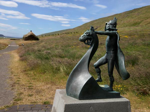 Überall in Island erinnern Statuen an die Allgegenwärtigkeit von Sagen und Fabeln.