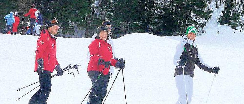 Winter in Lenggries. Höchste Zeit für Michi Gergs (rechts) Skikurse. 