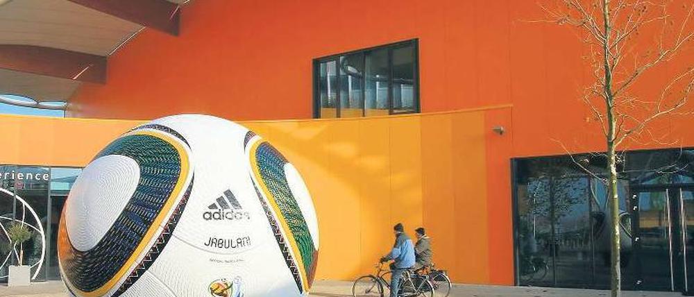 Stolz auf Oranje. Das nationale Fußballmuseum in Middelburg. Foto: dpa-tmn