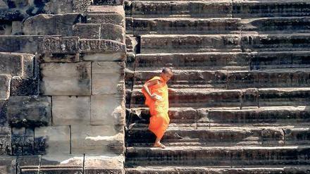Heute kommen nach Angkor Wat auch die Mönche als Touristen.
