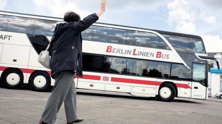 Und tschüss! Als günstiges Verkehrsmittel verbindet der Linienbus bereits seit Jahrzehnten (West-)Berlin mit mehr als 300 Zielorten in Deutschland und Europa.