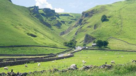 Am Winnats Pass machen die High Peaks der Grafschaft Derbyshire ihrem Namen alle Ehre. Doch Radler sollten sich nicht schrecken lassen – Anstiege wie diese sind eher selten im Norden Englands.