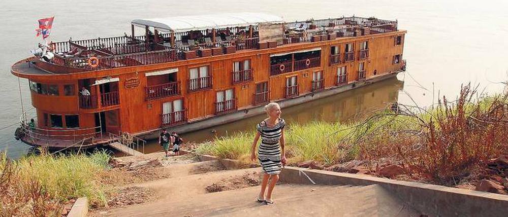 Wenig Tiefgang. Die „Mekong Explorer“, ganz aus Holz gebaut, kann nahezu überall anlegen. So entdecken Touristen Regionen, die zu Fuß kaum erreichbar sind.