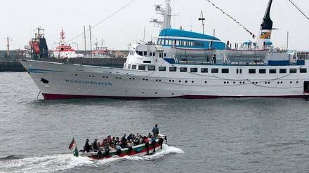 Für einen Ausflug nach Helgoland und die Aussicht auf Zollfreies nahmen Generationen von Nordseeurlaubern die wackeligen Börteboote willig in Kauf. 