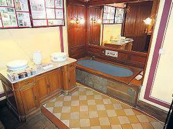 Vom Feinsten. Das originale Badezimmer der fürstlichen Bewohner.