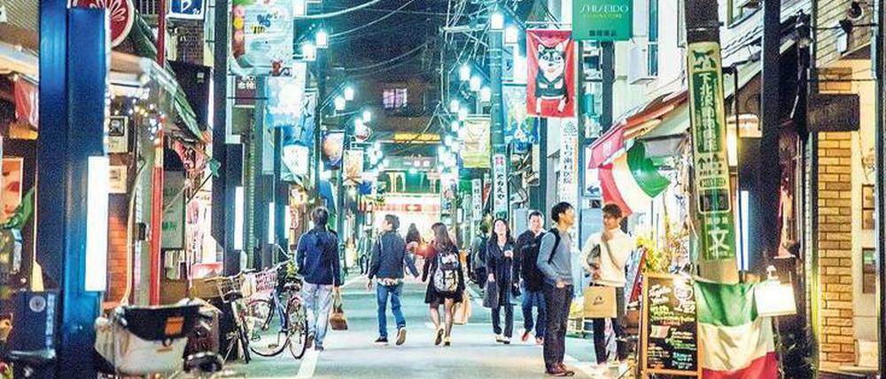Angesagt, aber entspannt: Eine Straßenszene in Shimokitazawa. Das Viertel im Tokioter Westen ist beliebt bei Studenten und Hipstern. 