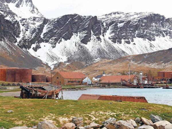 Grytviken. Die Walfangstation wurde 1904 von dem Norweger Carl Anton Larsen gegründet. 