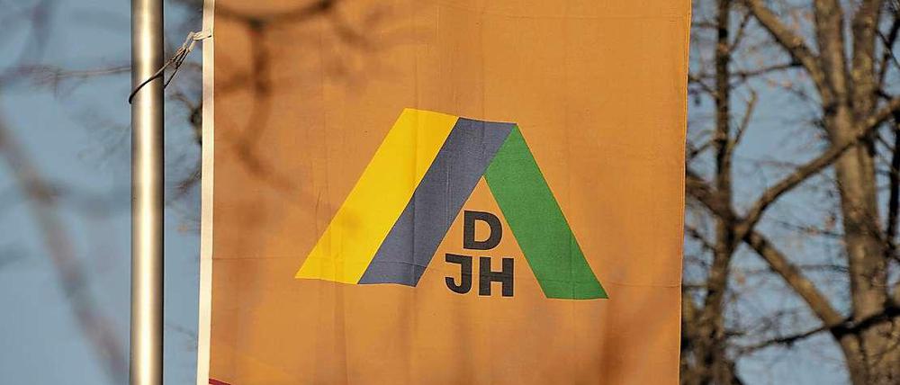 500 Vereinshäuser gehören zum Deutschen Jugendherbergswerk. Welche, erkennt man am Logo, einem gelb-grün-blauen Dreieck mit der Aufschrift "DJH".