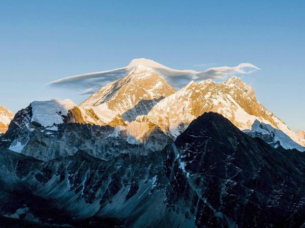 Das Dach der Welt: Unter den vielen Bergen des Himalaya ist der Mount Everest mit 8848 Metern der höchste Gipfel.