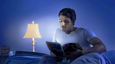 Besser: Vor dem Einschlafen lesen statt den Laptop mit ins Bett zu nehmen.