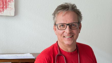 "Wäre das Gehirn ein Auto, würden Migräne-patienten porsche fahren". Jan-Peter Jansen ist Facharzt für Anästhesie und Intensivmedizin, ärztlicher Leiter und Geschäftsführer des SZ Schmerzzentrums Berlin. 