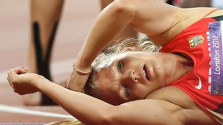 Die Siebenkämpferin und Olympia-Zweite Lilli Schwarzkopf (29) hat sich bei einem Wettkampf über 100 Meter Hürden in Frankreich einen Achillessehnenriss zugezogen.