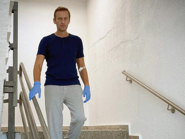 This handout picture posted on September 19, 2020 on the Instagram account of @navalny shows Russian opposition leader Alexei Navalny in Berlin’s Charite hospital. 