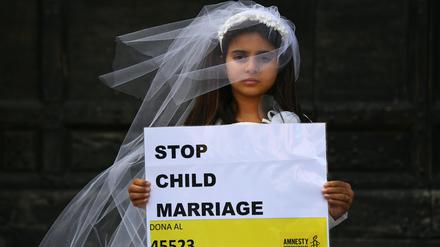 Protest gegen Kinderehen bei einer Aktion von Amnesty International.
