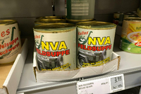 "NVA-Feldsuppe". Dieses Angebot entdeckte die Stiftung in einem Rewe-Markt am Berliner Ostbahnhof
