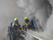 Eine Woche nach Großbrand in Berlin-Lichterfelde: Ursache für Feuer in Metalltechnik-Firma weiter unklar