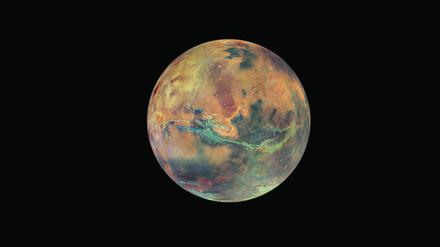 Eisbedeckte Pole, dunkelsandige Täler, schroffe Abbruchkanten, ausgetrocknete Flussbetten – alle Marslandschaften haben größere Dimensionen, als es die Menschen vom Heimatplaneten kennen.
