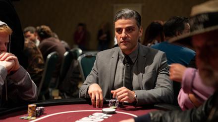 Kriegsveteran Bill Tell (Oscar Isaac) versucht am Pokertisch, seine Dämonen in den Griff zu kriegen.