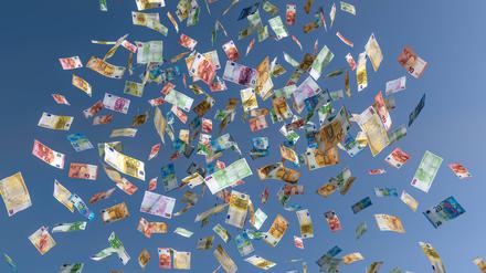 Euroscheine fallen im Geldregen vom Himmel (Symbolbild)