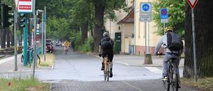 Nach Unfall Heinrich-Mann-Allee Potsdam: ADFC fordert Verbesserungen auf „Fahrradstraße“. An den Knotenpunkten der Heinrich-Mann-Allee (Fahrradstraße) in der Waldstraße und der Dreves-Straße (Foto) wird der besondere Schutzstatus für die schwächeren Verkehrsteilnehmer aufgehoben. 