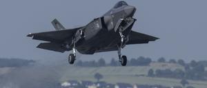Ein Kampfflugzeug vom Typ F-35 der US Air Force.