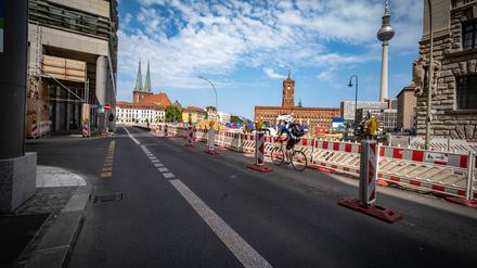 Kein Ruhmesblatt für Berlins Stadtplanung: die Baustelle am Molkenmarkt hinter dem Roten Rathaus.