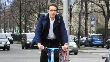 Heinrich Strößenreuther ist ehemaliger Greenpeace-Campaigner, Bundestags-Referent, Strategie-Berater, Interims-Geschäftsführer, Startup-Unternehmer, Business Angel und Initiator des Volksentscheids Fahrrad in Berlin.