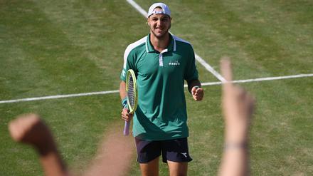 Jan-Lennard Struff ließ sich nach seinem Halbfinalsieg feiern.