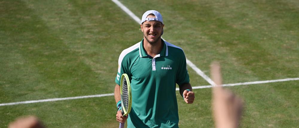 Jan-Lennard Struff ließ sich nach seinem Halbfinalsieg feiern.