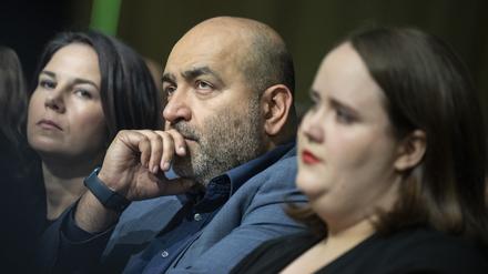 Der Versuch eines Spagats: Außenministerin Annalena Baerbock und die Parteichefs Omid Nouripour und Ricarda Lang suchen nach einem Kurs in der Asylpolitik der Grünen.