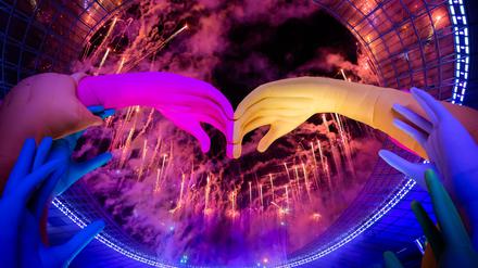 Ein spektakuläres Feuerwerk wurde bei der Eröffnungsfeier über dem Olympiastadion gezündet.